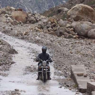 Navigate thrilling off-road terrains and river crossings.