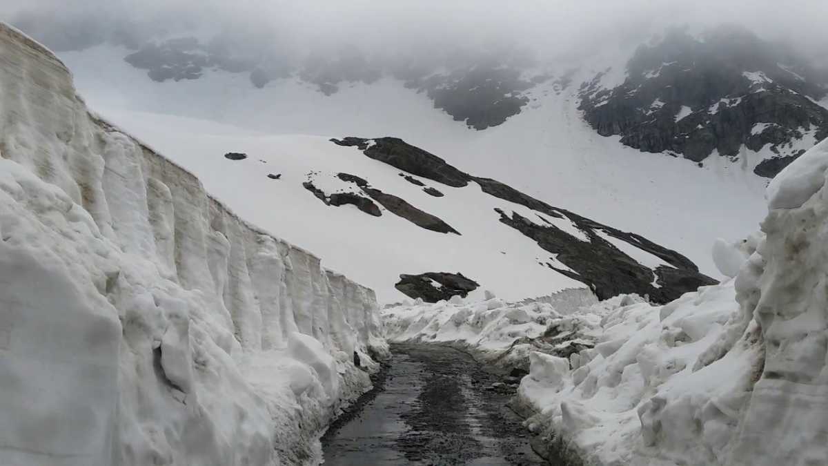 Sach Pass (4,414m): Conquer a treacherous, waterfall-laden mountain pass that separates the men from the boys.