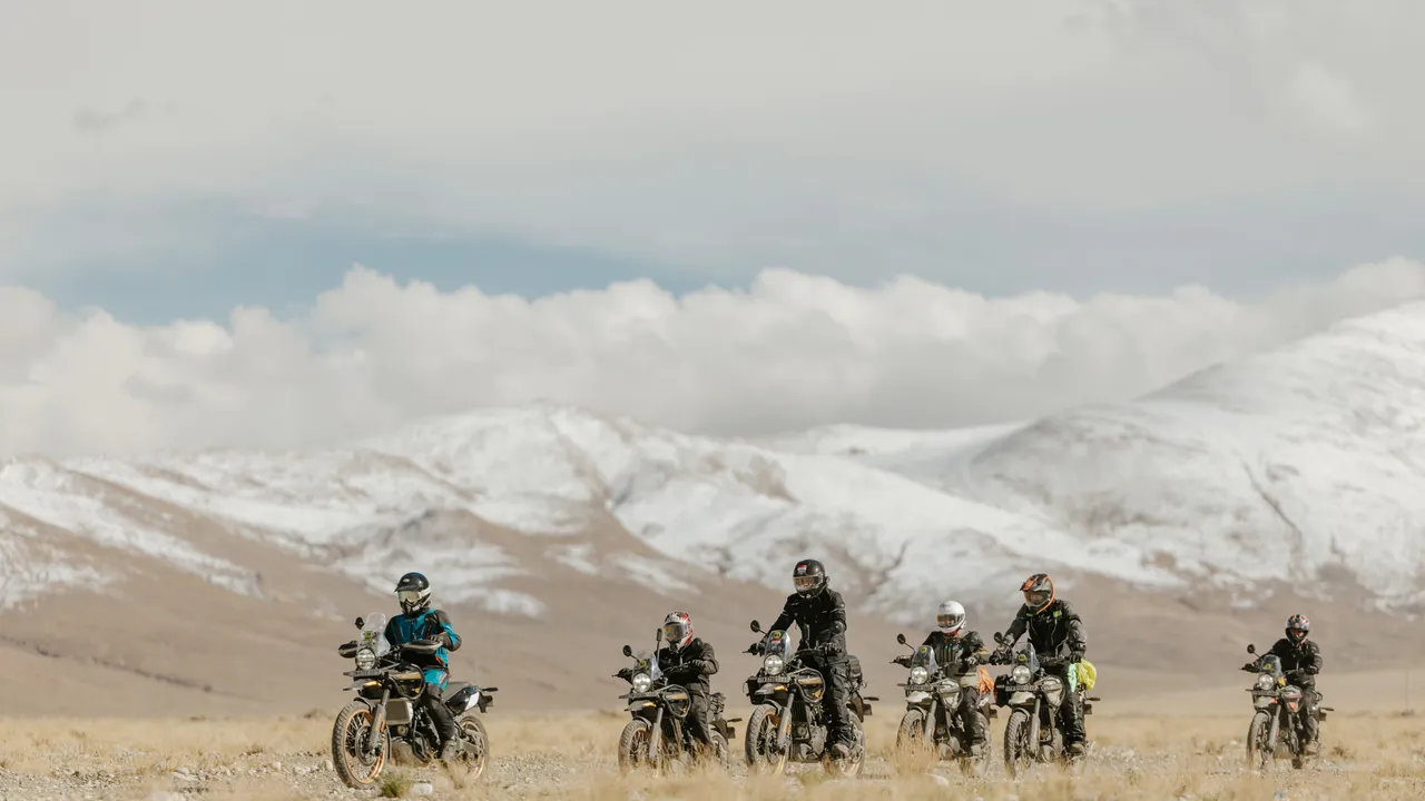 High-altitude riding across the Tibetan Plateau